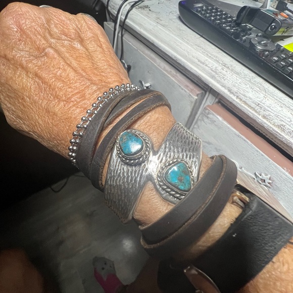 SOLID SS/Turquoise Native American cuff - Picture 3 of 8